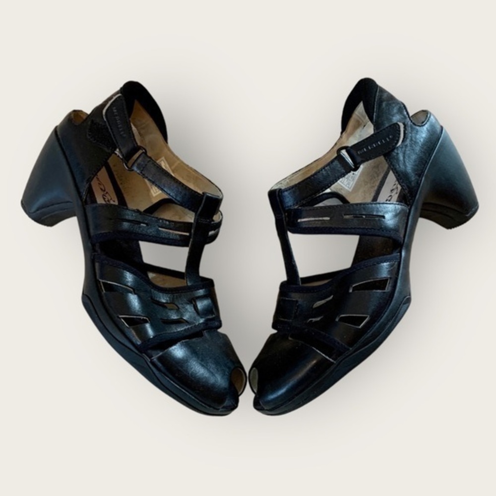 Merrell Black Leather Strappy Sandals